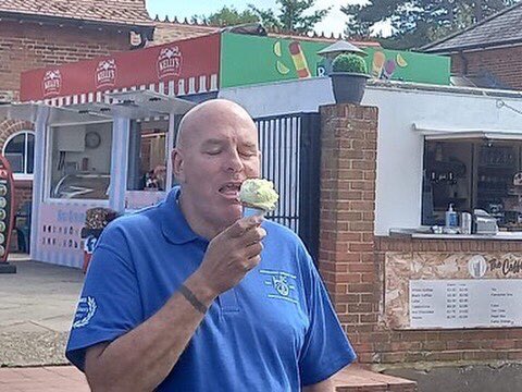 StowConcertBand's tweet photo. Oulton Broad ✅ Another stint on the bandstand followed by an ice cream (or two in some cases…) 🍦🎺🎶 Now off to Elmhurst Park Woodbridge https://t.co/9aQXEQoMRE