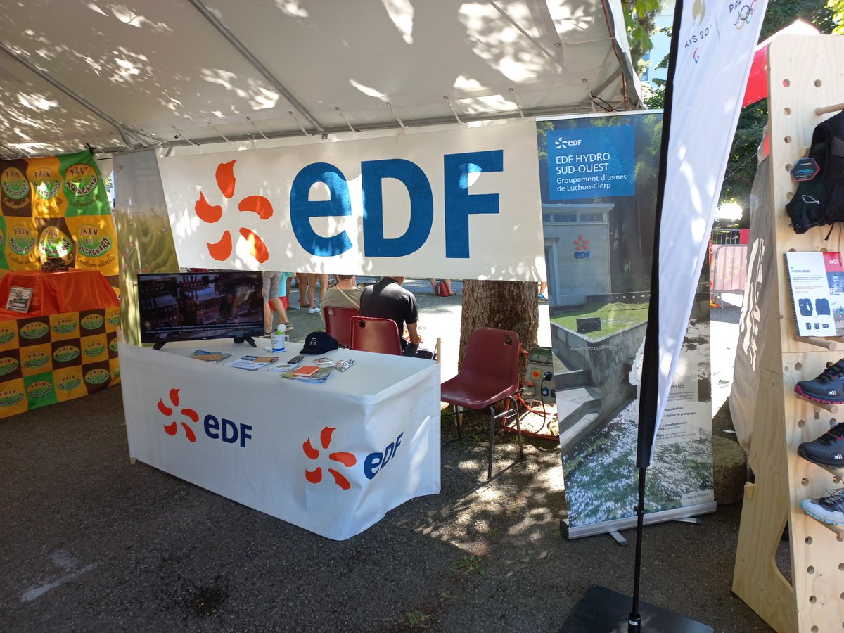 Fred570's tweet photo. En direct du stand Luchon Aneto Trail. On vous attends 😃
#Lat #luchonanetotrail
#luchon 
#EDF 
#edf_hydro 
#edf_hydro_so 
#edf_hydro_luchon https://t.co/lSowe2b81W