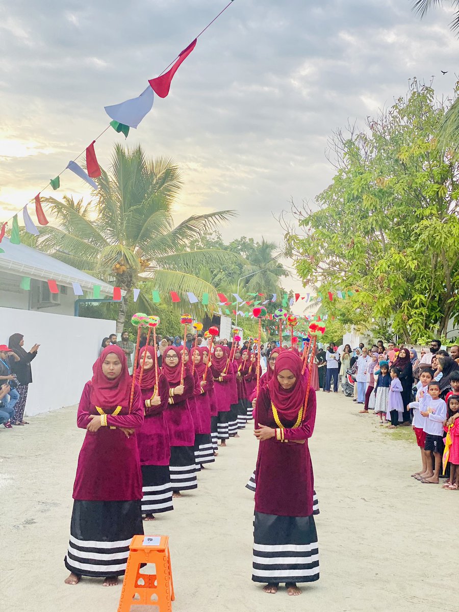 DRV_Council's tweet photo. މަގޭ  ޢީދުގެ  ހަރަކާތްތަކުގެ  ތެރޭގައި  ހިމެނޭ  އަންހެނުންގެ  އަސްރަފްތާ  ،  މިއަދު  ހަވީރު  ދަރަވަންދޫ  ބޮޑެތި  މަގުތަކުގައި  ކުރިއަށް  ދިޔަ!
#mageyeid1443
#mageyDharavandhoo https://t.co/Ihl6QVyTUW