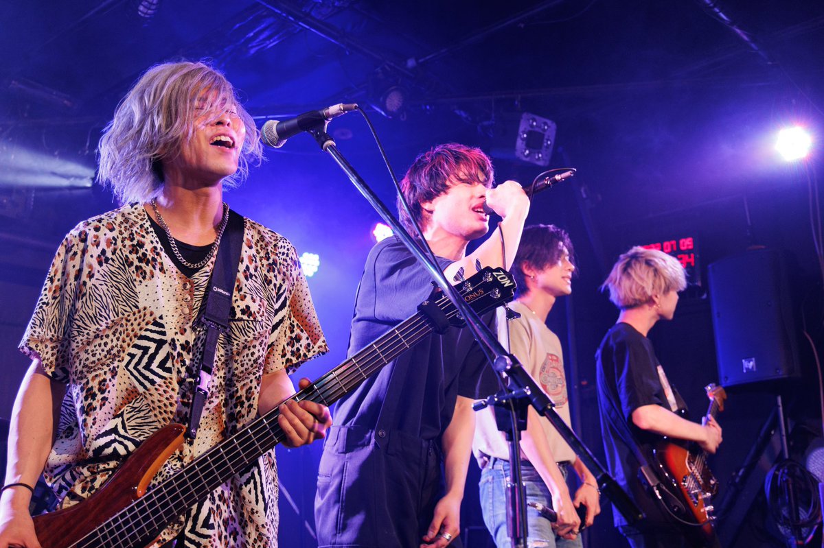 mrfuzzy_jp's tweet photo. MR.Fuzzy 大阪公演

沢山の仲間に助けてもらい、
今日のステージに立てました✨

@Arata_T6L 
@aki_FB_Vo 
@hibiki_930 
@shinriisa_jp 

皆本当にありがとう！！！

Photo by @2134_take 📸 https://t.co/p2652DI16f