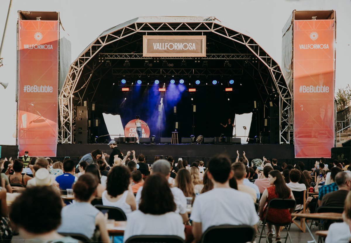 3minutsTV3's tweet photo. 🙌 Ha arribat el dia: aquest vespre el guanyador de #3Minuts33 actua al #CruïllaComedy! 👏 Ens veiem a les 20.00 al Parc del Fòrum per veure que ens ha preparat en @MarcLebowski a l'escenari del @CruillaBCN? 😬🎙 #3MinutsTV3

👉 https://t.co/ePvvAf3jnO https://t.co/Sdi7BzhsKs