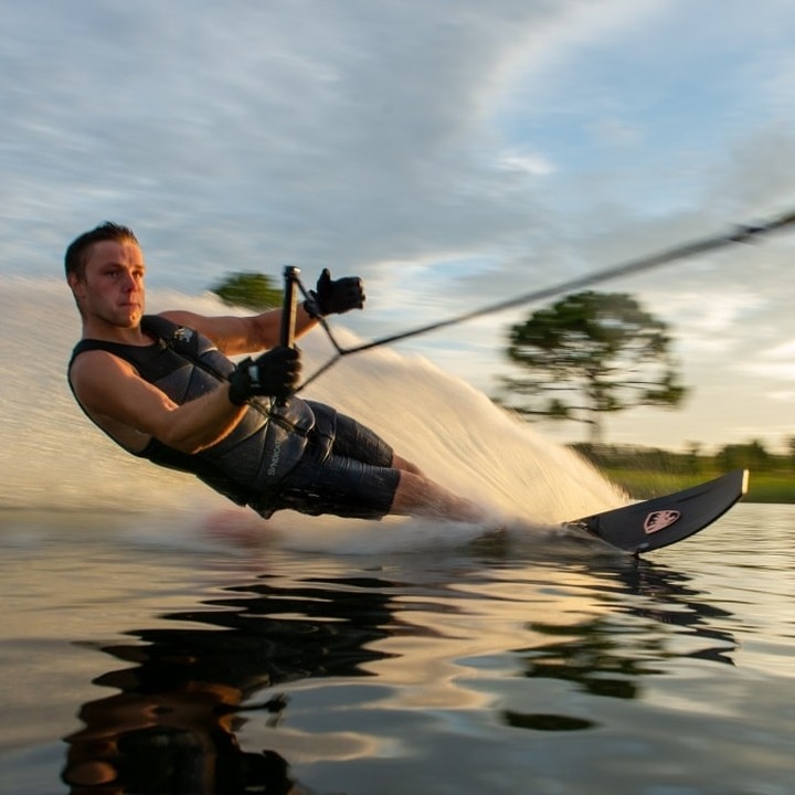 WakesportsULMTD's tweet image. The Fully Remastered Syndicate PRO features a Narrower Width, from tip to tail. 

#lakelife  #waterskiworld #hoskis #syndicatewaterskis #waterski #mostfunwins #waterskiing