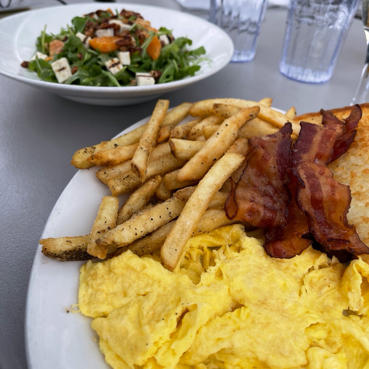 Breakfast with French fries?? 🤫 Why not!! We serve brunch every Saturday and Sunday from 11am - 3pm. In a mood for something lighter? Try one of our amazing salads! 😉🥗❤️

#brunch #saturday #sunday #weekend #1771gnt #annapolis #downtownannapolis #dta #enjoylife #summer