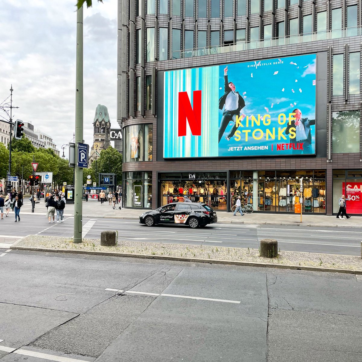 New work for <a href="/NetflixDE/">netflixde</a>, now streaming on Ku’damm in Berlin. #dooh #netflix #kingofstonks #streaming #agenturxy