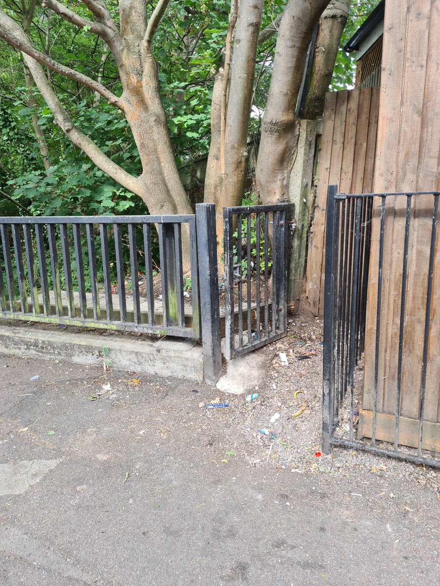 Thank you <a href="/harrow_council/">London Borough of Harrow</a> for clearing the fly tipping I reported on the Bridge on Merlin Crescent.