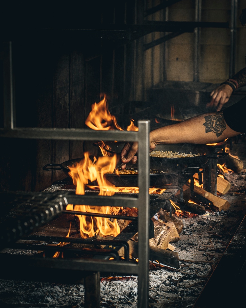 Fire, show-stopping theatre and mouth-watering dishes! ⁠
⁠
Are there any better plans now the weather gets warmer and the days longer? 🔥