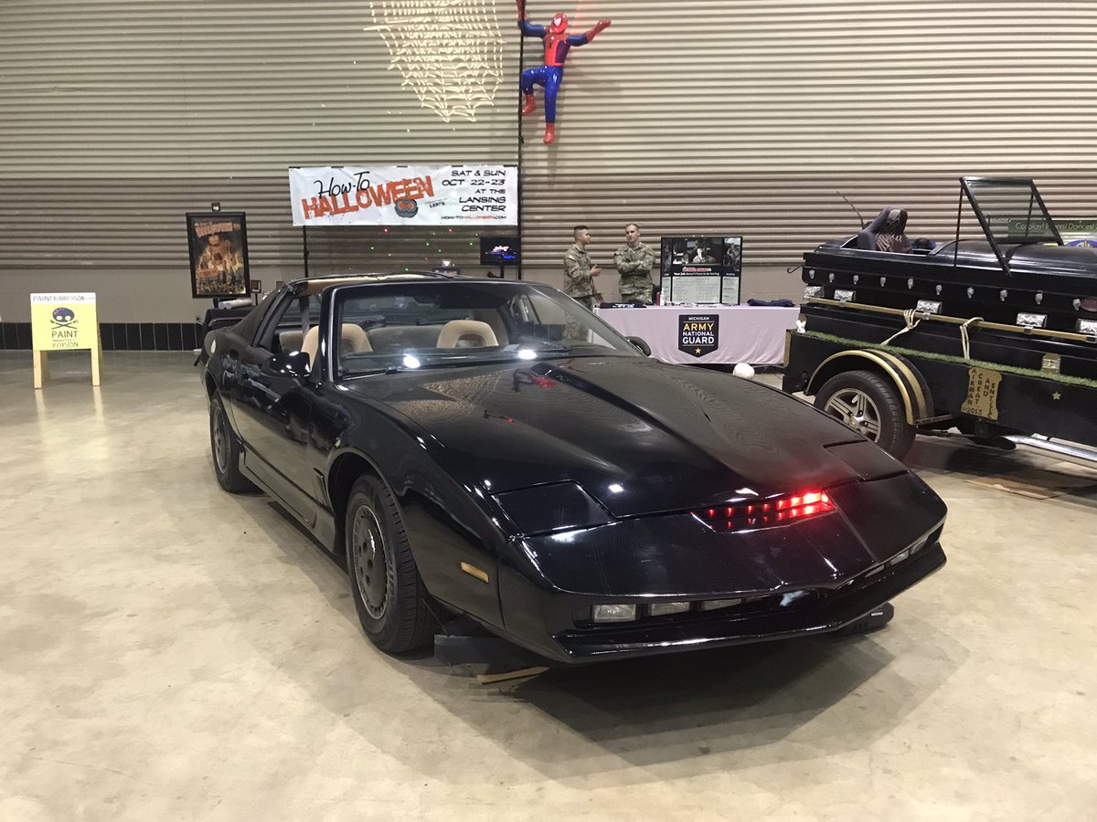 reallycas's tweet photo. I didn’t think I’d be back at a con, but here I am #CCComicCon #Lansing #lansingcomiccon https://t.co/Bu68RWcLJg