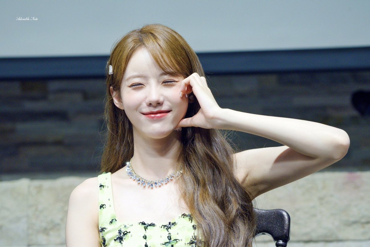 luda_note's tweet image. 220708 팬사인회 케이타운포유
#宇宙少女 #CosmicGirls 
#우주소녀 #WJSN 
#우주소녀_시퀀스 #WJSN_Sequence 
#루다 #Luda
큐티섹시 이루다