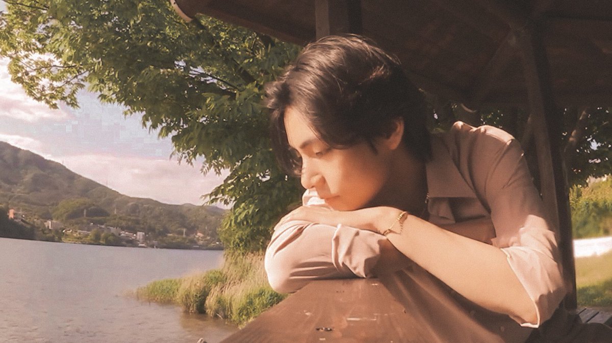 95vmfilms's tweet photo. good music, long drives and pretty sceneries with kim taehyung 🍃 https://t.co/bkiYudapa6