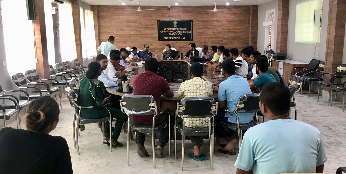 SDO_CGossaigaon's tweet photo. ADC i/c Gsg Smti @MasandaPertin chaired a meeting with the CSCs. They were instructed to take up the work of PMKisan eKYC updation on a war footing. In the meeting Shri Rajiv Kr Das,ADC Kkjr;Shri @mridul_boro,BO Dev,BDOs,DAO &amp; SDAO were present. @dckokrajhar @agri_assam @AgriGoI https://t.co/5rhuvl0uiD