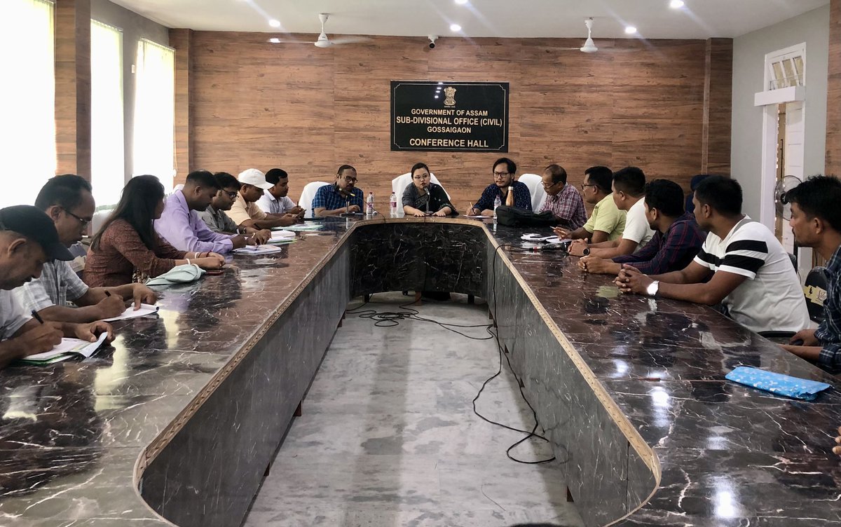 SDO_CGossaigaon's tweet photo. ADC i/c Gsg Smti @MasandaPertin chaired a meeting with the CSCs. They were instructed to take up the work of PMKisan eKYC updation on a war footing. In the meeting Shri Rajiv Kr Das,ADC Kkjr;Shri @mridul_boro,BO Dev,BDOs,DAO &amp; SDAO were present. @dckokrajhar @agri_assam @AgriGoI https://t.co/5rhuvl0uiD