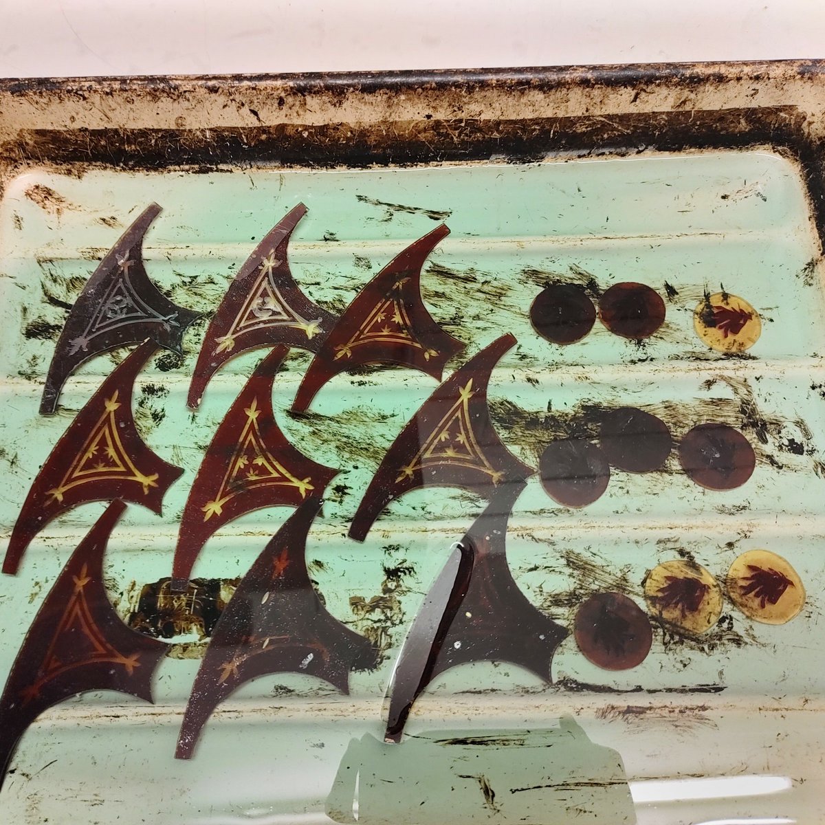 steveninglass's tweet image. A new panel is brewing
#DunfermlineAbbey project pt 2
#Acidetching red on yellow St Just flashed glass to create a border detail for one of a tryptic.  Lots of hours in the studio to follow
#stainedglass
#medieval
#heraldry
#makinghistory
@craftscotland
@HistEnvScot
#dunfermline