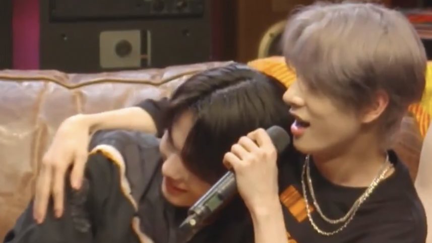 yunkisource's tweet photo. CRYING RN even jungwon the leader himself thinks that jake is the member that takes care of ni-ki the most 🥲 jake must’ve really spent a lot of time playing and attending to his younger brother </3 https://t.co/bwqJyQ69f6