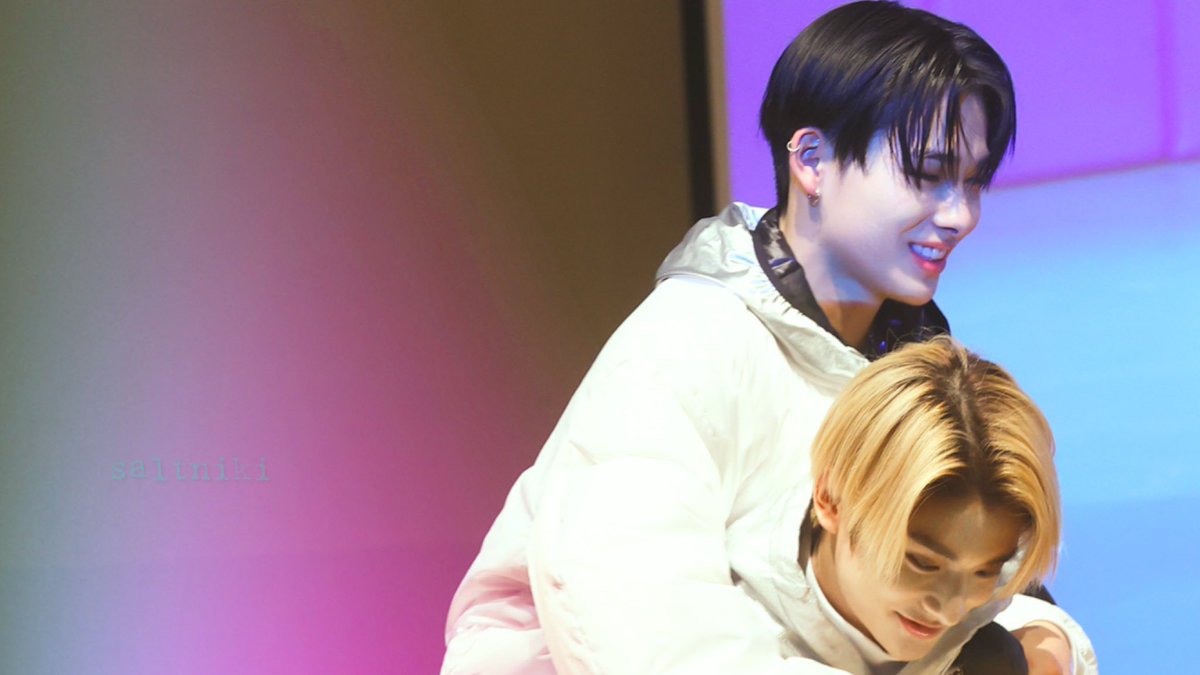 yunkisource's tweet photo. CRYING RN even jungwon the leader himself thinks that jake is the member that takes care of ni-ki the most 🥲 jake must’ve really spent a lot of time playing and attending to his younger brother </3 https://t.co/bwqJyQ69f6