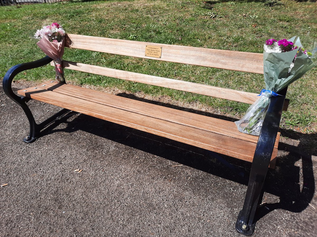 MsWhippet1's tweet photo. One year since we said goodbye to our darling daughter and sister Dawn. Gone but never forgotten 🌹❤️🌹#DawnFoster https://t.co/s4v556iNqy