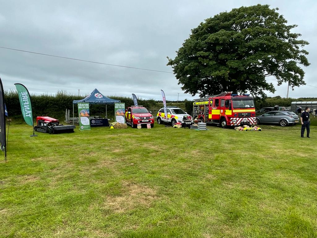 ArsonMaww's tweet photo. Our Farm Liaison Officer is at Tivyside Agricultural Show in Newcastle Emlyn today! #workingwithfarmers @mawwfire @Richfelton737 https://t.co/AgXC105YF3