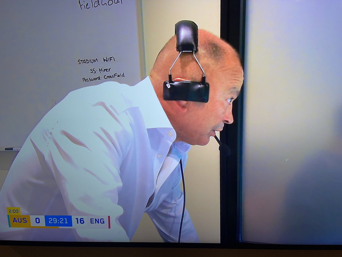 Friendly reminder that whiteboards aren’t a good place to write your passwords, especially when you’re broadcasting nationally #cybersecurity #Wallabies <a href="/StanSportRugby/">Stan Sport Rugby</a>