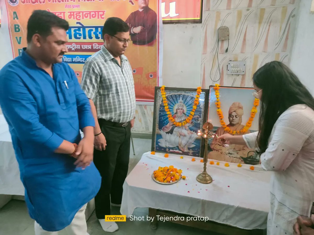 AbvpNoida's tweet photo. @ABVPVoice के 74वे स्थापना दिवस के उपलक्ष्य में नोएडा महानगर में छात्र महोत्सव का आयोजन किया गया जिसमें मुख्य वक्ता डॉ०विश्वास त्रिपाठी, मुख्य अतिथि श्रीमति डॉ सुजाता गर्ग, श्रीमति आशा चौहान, प्रान्त छात्रा प्रमुख भावना राठौड़, उपस्थित रहे।
#ABVP
#ABVPFoundationDay https://t.co/0IWvVXqTMB