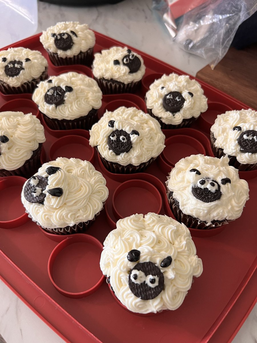 Eid Mubarak everyone. Made some cupcakes for the kids at the masjid this year.