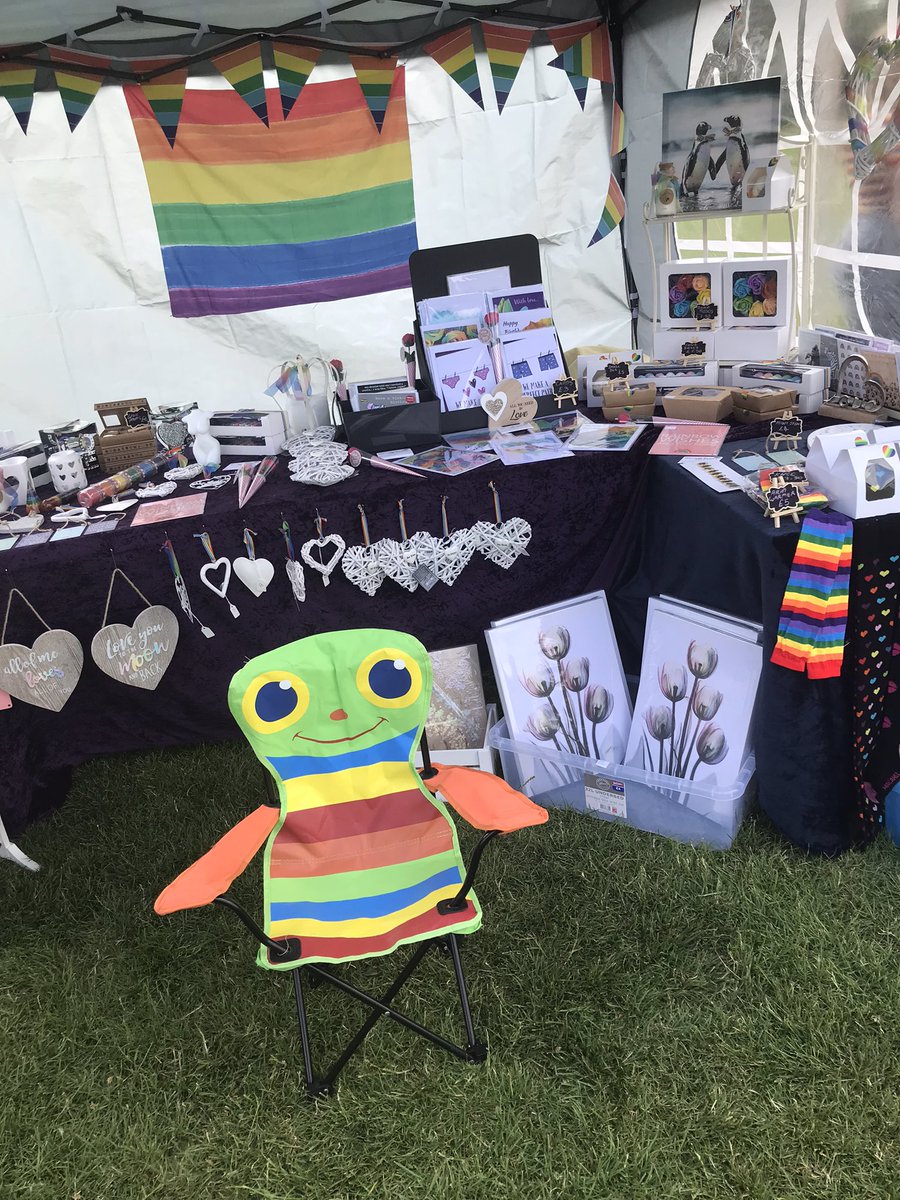 delicious_gift's tweet photo. Charlie is also loving life in the sunshine! #pride 🏳️‍🌈💕 https://t.co/Bc7A1j17oL