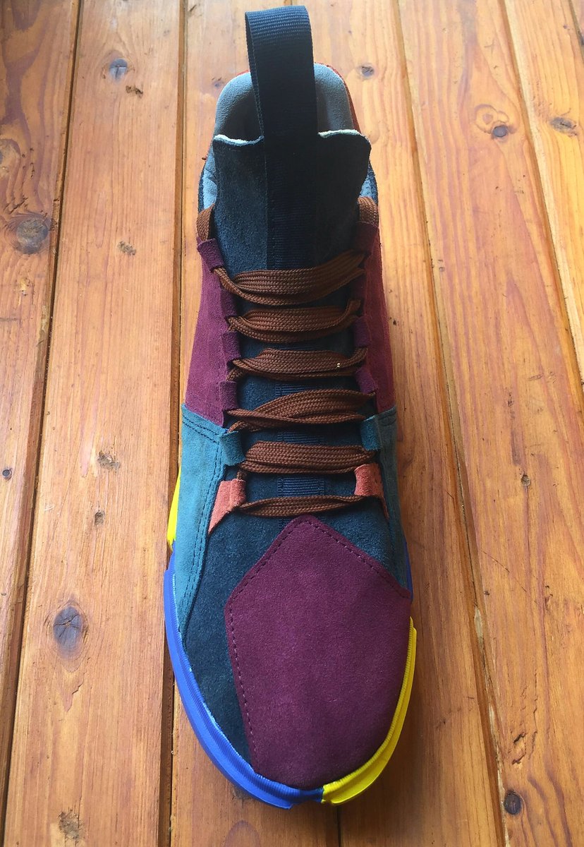 Just a view of the "MObility" (Limited edition)
Ánzho 
Handmade in kaduna, Nigeria 
8 pairs of different colourway will be available 
Will be available in size 42,43,44 and 45.. 
😎♔👑