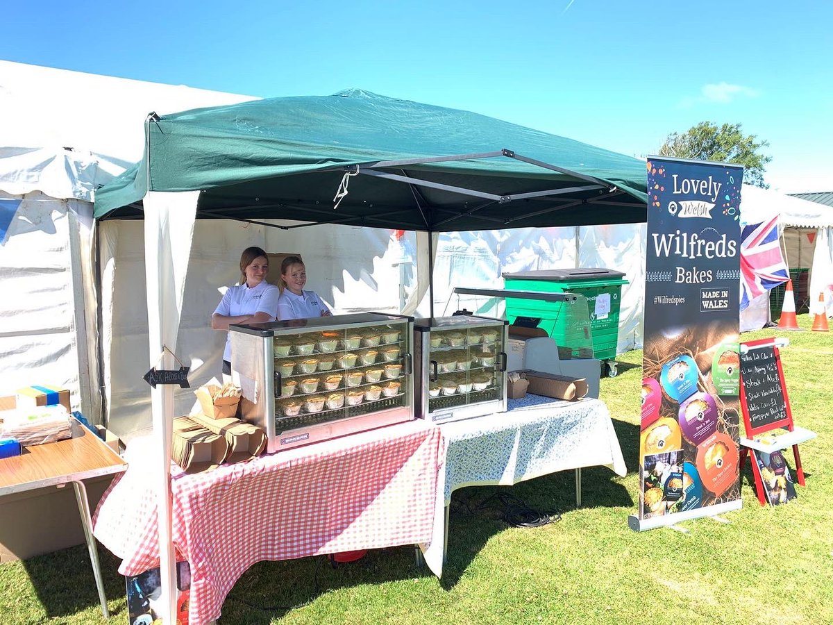 Lewis Pies tweet media