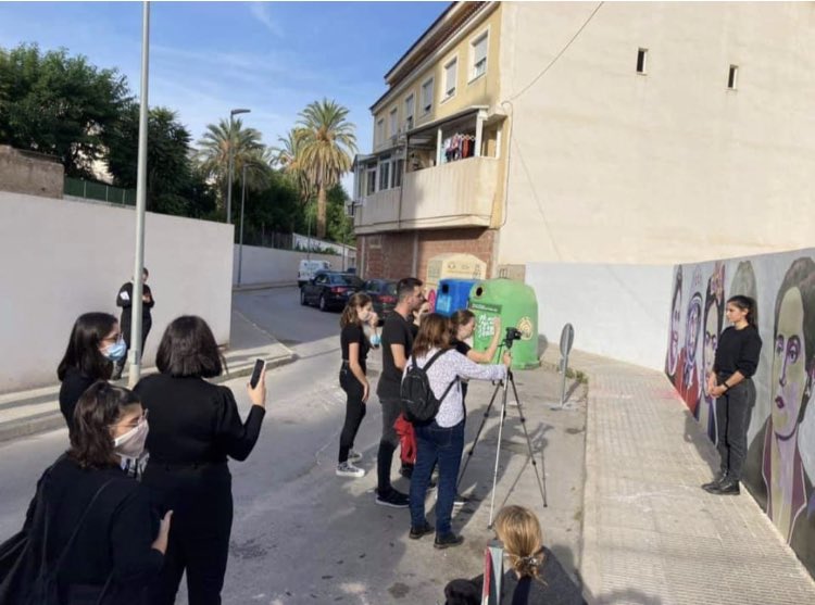 En septiembre de 2021, a iniciativa del foro “Otra Mirada” y bajo la dirección de la artista Noelia Muriana, se pintó un muro en Archena para reivindicar a mujeres relevantes y extraordinarias de España y de fuera. Abro 🧵 👇