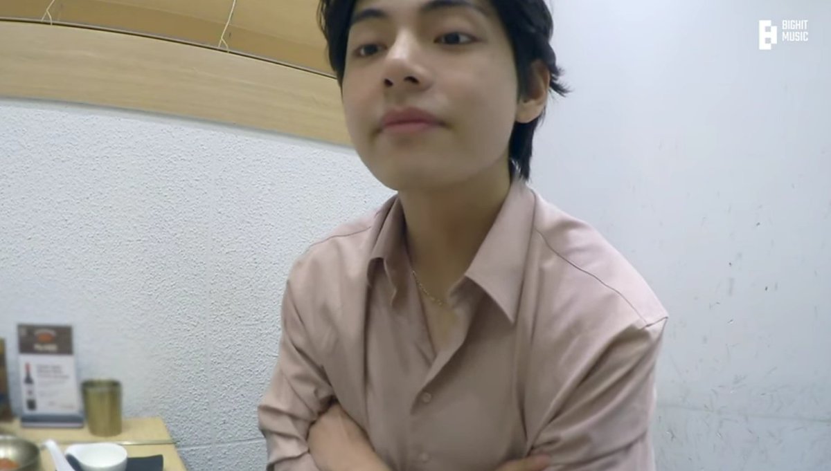 jkjeo_n's tweet photo. Vlognya dipenuhi TATA MIC 😭😭
Gemesh sekali tuan Kim Taehyung, ini aura modelnya langsung keluar, apalagi pas nyetir 1 tangan, rasanya pengen disupirin sama Tae 🤤🤤

I PURPLE U
DRIVE VLOG
#BTS_VLOG
#방탄소년단 #DRIVE_VLOG
@BTS_twt #BTSV #ARMY https://t.co/pGkx2pn1Ty