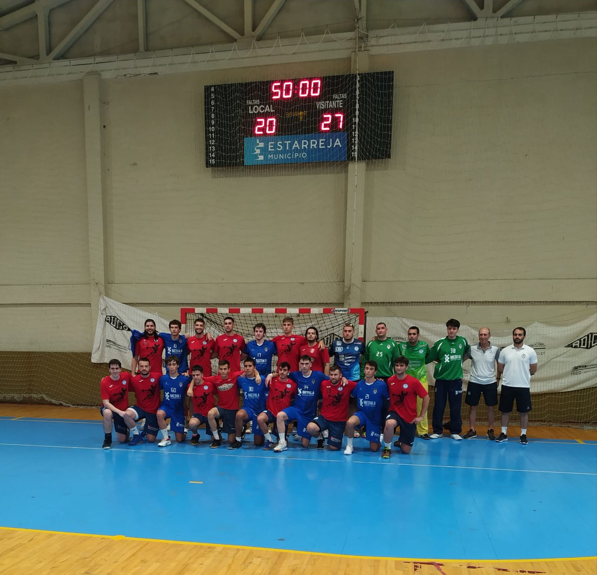 IplaceaOFC's tweet photo. 🤾🏻‍♂️ GARCICUP 2022

🏆 CD Iplacea 27
🆚 @cdfeirenseofc 20

🎙️Vitoria y a semis. Destacar la actuación del Vasco Iñi, fino y fuerte. Esta tarde, partido clave contra el Porto. Vuela alto, Mikel G🕊️ https://t.co/QlRgTgWKhU