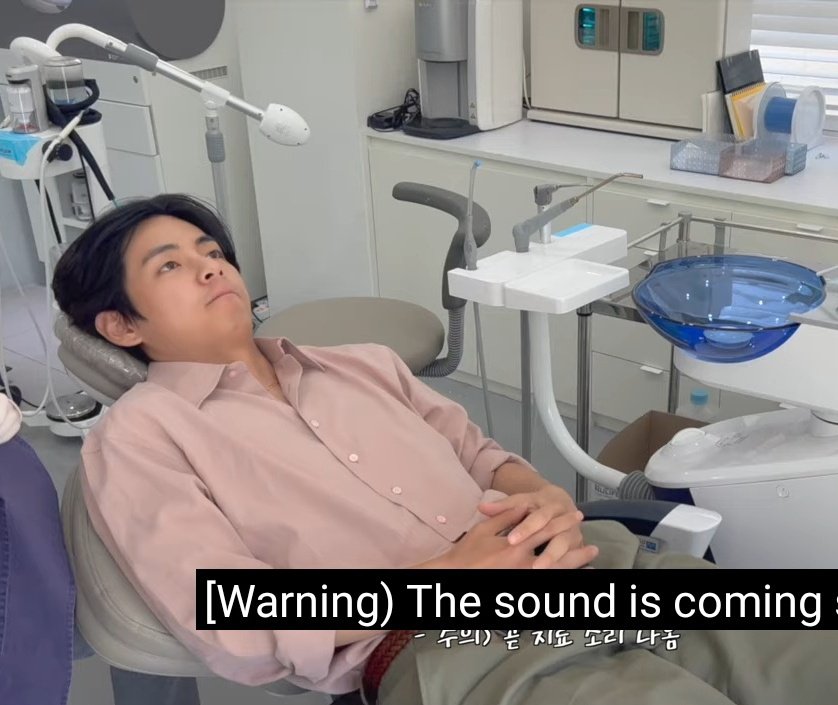 Lel__23's tweet image. Ok jadi Drive vlog with Kim Taehyung hari ini 
1. Driving a car
2. Makan
3. Beli jagung rebus
4. Ke danau
5. Ke dentist (gemes🥺)
6. Main golf
7. Driving lagi
8. Special clip, makan lagi

Hahhaha have fun banget Taehyung di vlog ini🥺
#BTS_VLOG