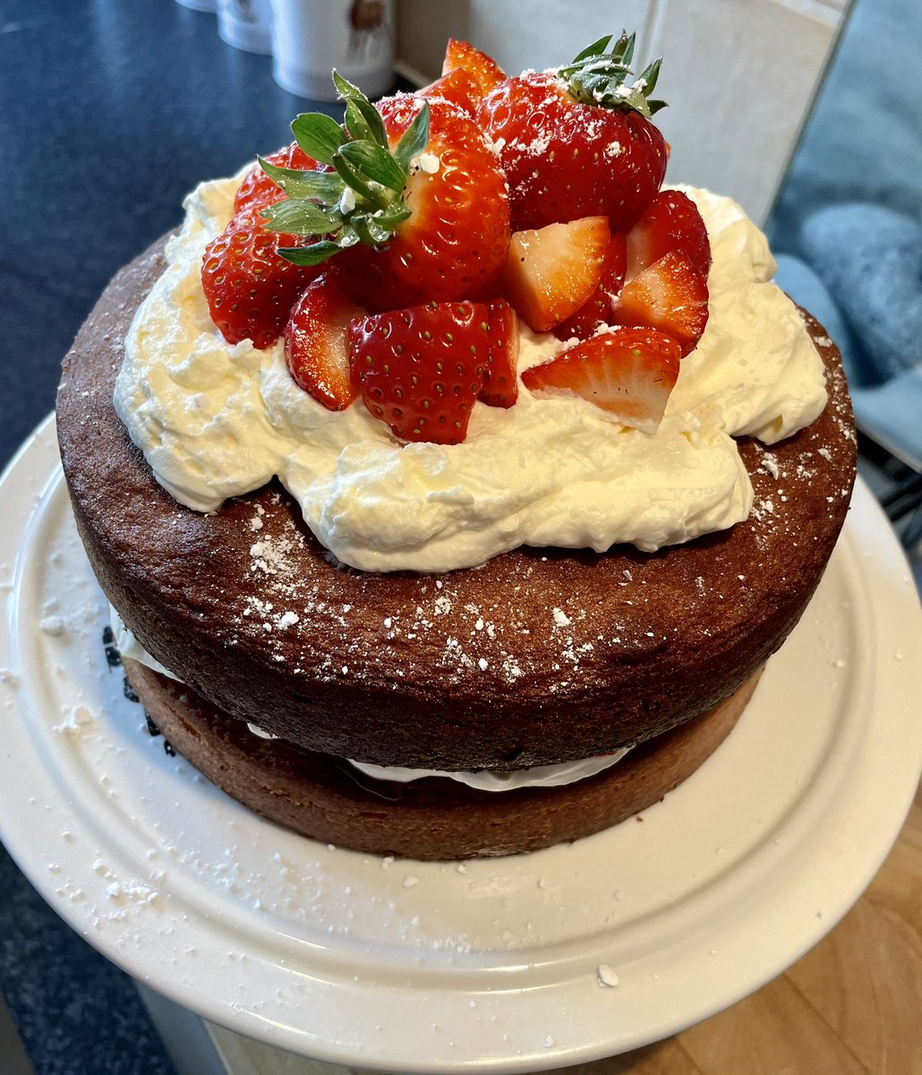 floasis82's tweet photo. Always feels like #summer when I #bake this bad boy! #shoplocal #SaturdayMorning #SaturdayVibes https://t.co/IBXFFMHF8Y