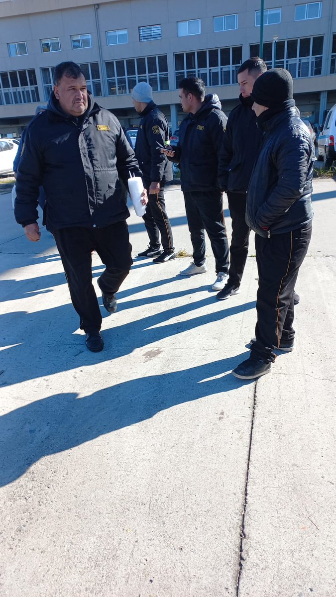 Chris_Lopez_Ok's tweet photo. 📌#BloqueNacional de #SeguridadaPrivada entrevista de medios locales a nuestro delegado del hospital de #Ituzaingo #MiguelBenitez por el conflicto que están llevando adelante contra la empresa #FederalService y #Pami los trabajadores organizados un ejemplo de lucha y militancia https://t.co/6mhmFIM1Bg