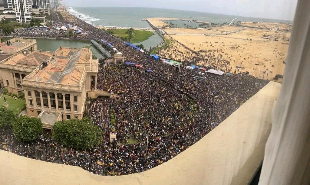 AurangZeb's tweet photo. Sri Lankan people have pressed the reset button. Power to the people.
#SriLankaCrisis https://t.co/9JFAi5e4TC