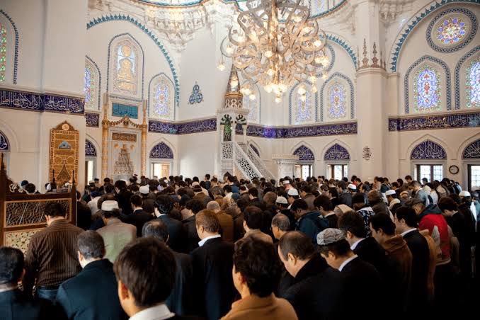 islamculturel's tweet photo. 🇯🇵 FLASH - Suite à une forte fréquentation de personnes, la prière de l’Aïd a eu lieu deux fois de suite à la mosquée de Tokyo au Japon. https://t.co/HlYPUYM7cY