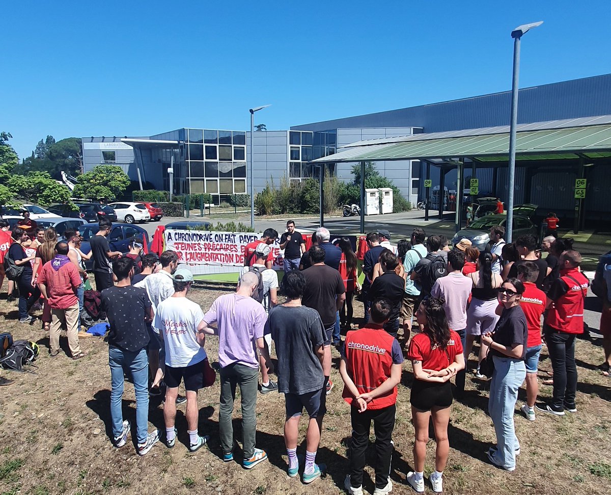 KebaloJ's tweet photo. Un soutien total aux salarié•es du #chronodrive de #bassocambo pour leur 2ème jour de grève !
Le partage des richesses plutôt que le ruissellement...
Pour les soutenir via leur caisse de grève :
https://t.co/Q4s7Gnmjbz https://t.co/Ai2o3CUgdF