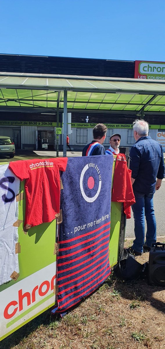 KebaloJ's tweet photo. Un soutien total aux salarié•es du #chronodrive de #bassocambo pour leur 2ème jour de grève !
Le partage des richesses plutôt que le ruissellement...
Pour les soutenir via leur caisse de grève :
https://t.co/Q4s7Gnmjbz https://t.co/Ai2o3CUgdF