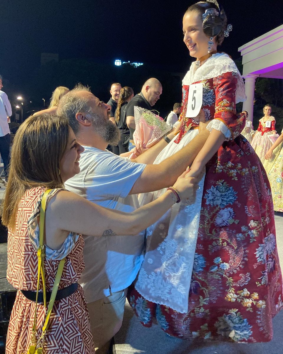 Falla_161's tweet photo. Volem donar l'enhorabona a nostra volguda Emma Pérez Palop que ha sigut elegida com a candidata a Fallera Major Infantil de València. 

Agraïm a Iris Cubells Asencio per portar tan dignament el nom de la nostra Falla durant aquest exercici.
#Falla161
#OrgullRegne https://t.co/FXFANee3d8