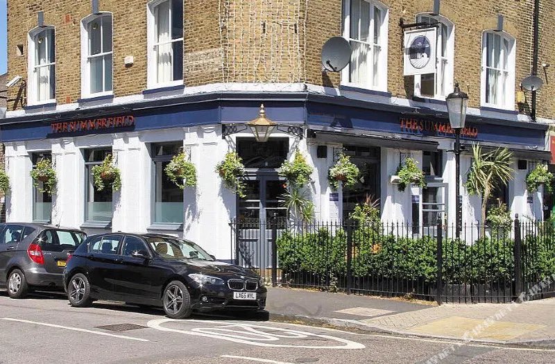 I’m playing at the Summerfield Tavern In Bromley tonight. I’m on from 8pm til 11pm. Should be a great night. 🎵👍 #london #livemusic #bromley #musician #acousticgig