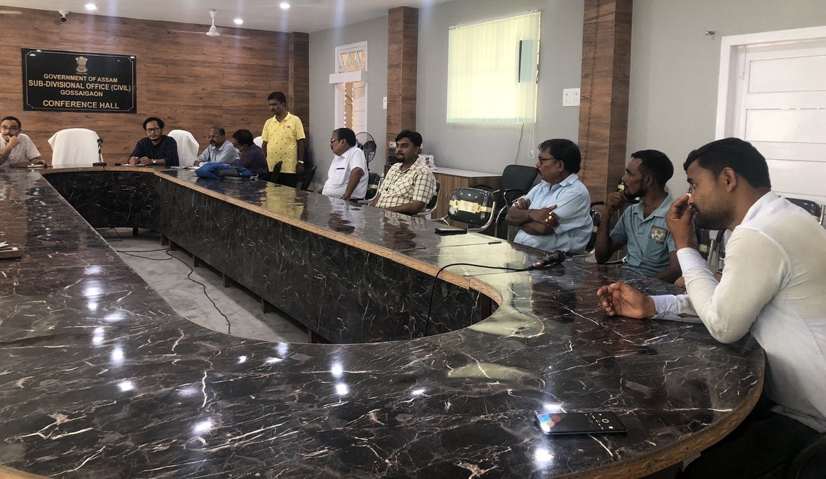 SDO_CGossaigaon's tweet photo. ADC Kkjr Shri Subhram Aditya Bora  chaired a meeting on 3rd dose vaccine of Covid-19 for FLWs. In the meeting Shri @mridul_boro,Exec Mag, Gsn,SDMHOs,members from Rickshaw/Bus Association,Bazar Committee, Press Club,etc were present. @dckokrajhar @keshab_mahanta @MoHFW_INDIA https://t.co/ISzas7yCnM