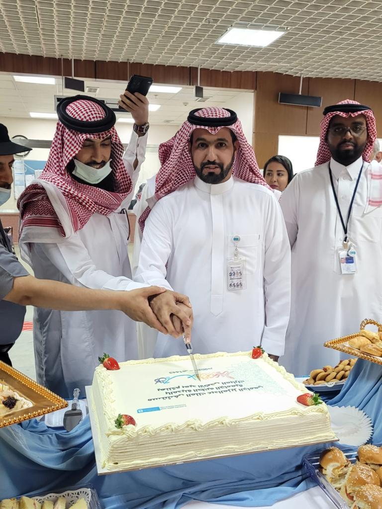 ksumedicalcity's tweet photo. بمناسبة #عيد_الأضحى المبارك نظّم مستشفى الملك عبدالعزيز الجامعي في #المدينة_الطبية بـ #جامعة_الملك_سعود حفل معايدة للمرضى والمناوبين بحضور مدير إدارة شؤون المرضى أ.مسفر الأكلبي https://t.co/fdSOXUMs9H