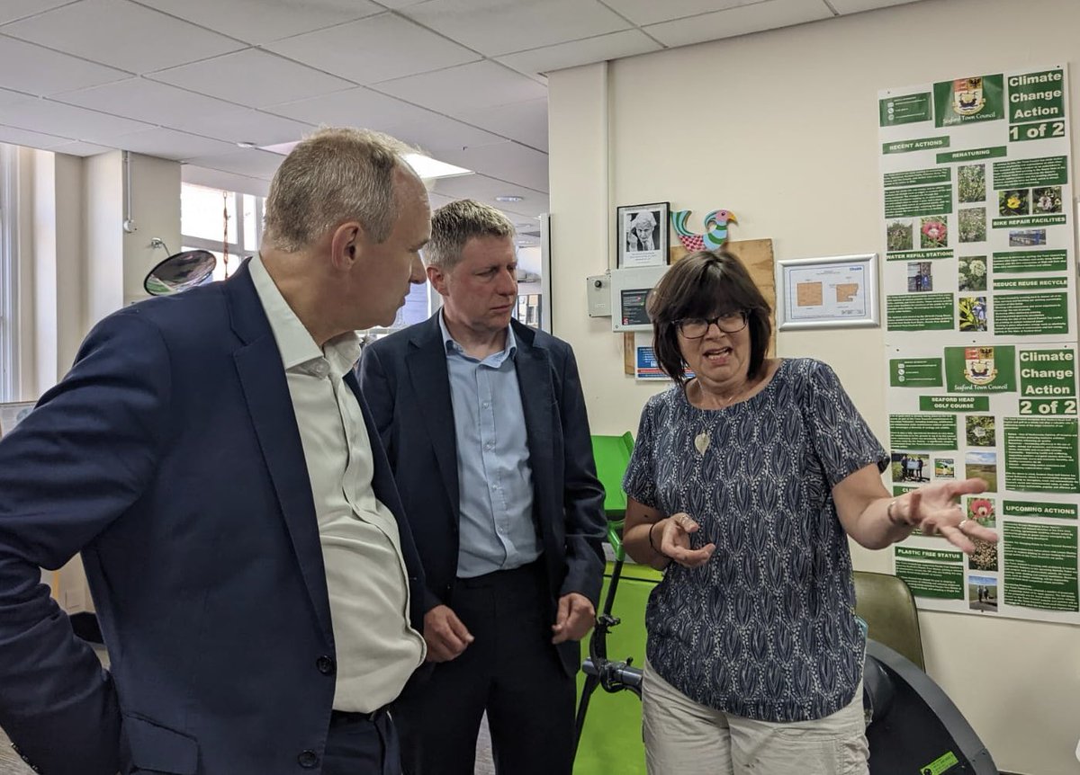Busy morning with <a href="/LibDems/">Liberal Democrats</a> Leader <a href="/EdwardJDavey/">Ed Davey</a> in #Seaford - here at <a href="/AllianceSeaford/">Seaford Environmental Alliance</a> hearing from <a href="/BeckyG_NHS/">Cllr Becky Francomb</a>
