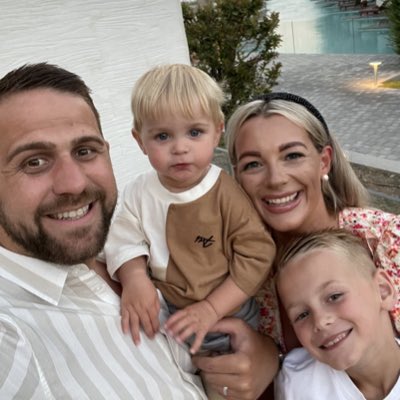 LewisAJKing's tweet photo. #NewProfilePic #TheKings #FamilyMoon @Hannah__King89 👑👨‍👩‍👦‍👦❤️ https://t.co/2GaDsMf4Dv