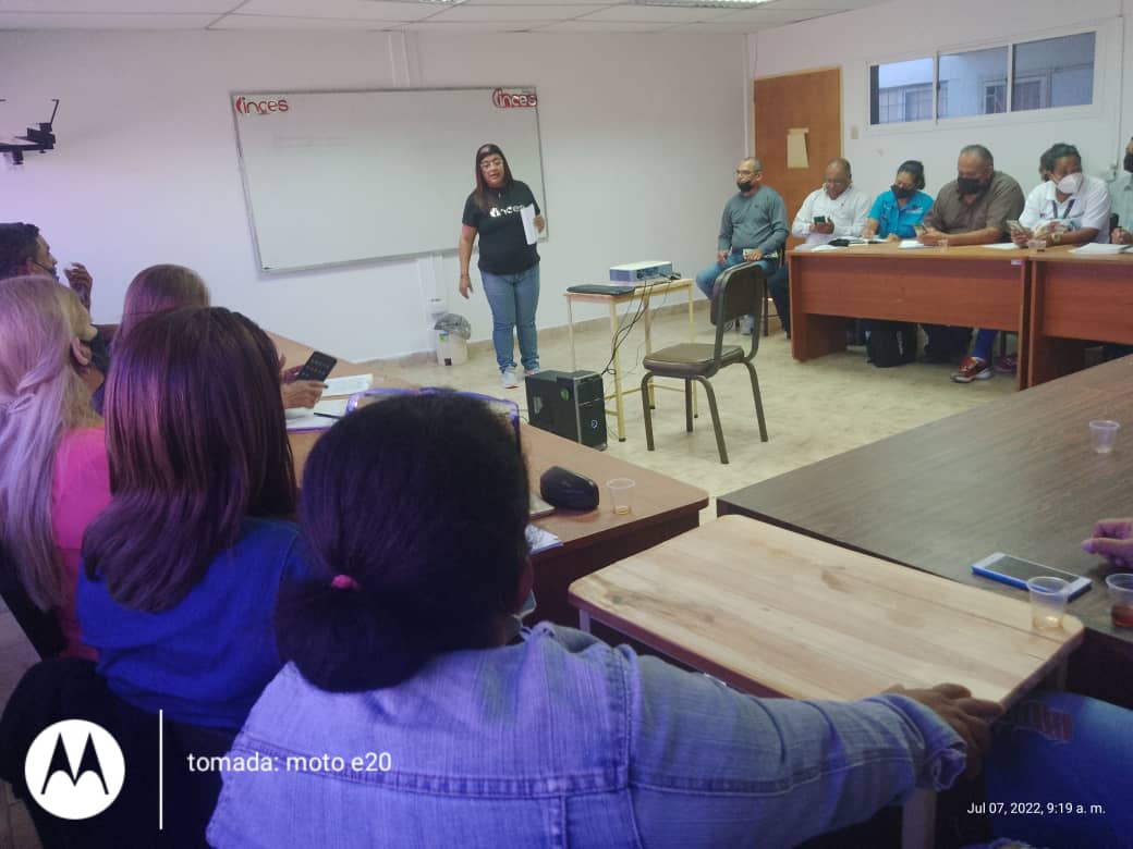 INCESFALCON1's tweet photo. #AsíOcurrió || Inces en Punto Fijo realizó productivo encuentro con las entidades de trabajos que hacen vida en la Zona Franca Industrial de Paraguaná que conforman el  sistema de industrias  básicas socialistas: @Vit, @fabricavtelca, @Unerven y @VietvenVzla

#FormateEnElInces https://t.co/zs2krB6kFl