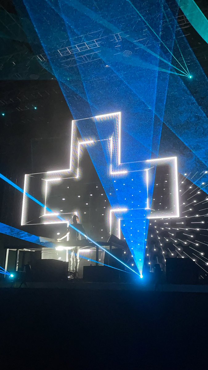 gloo_mies's tweet photo. Martin Garrix in Les Déferlantes ❤️ - @MartinGarrix https://t.co/kVGK4Jkxd1