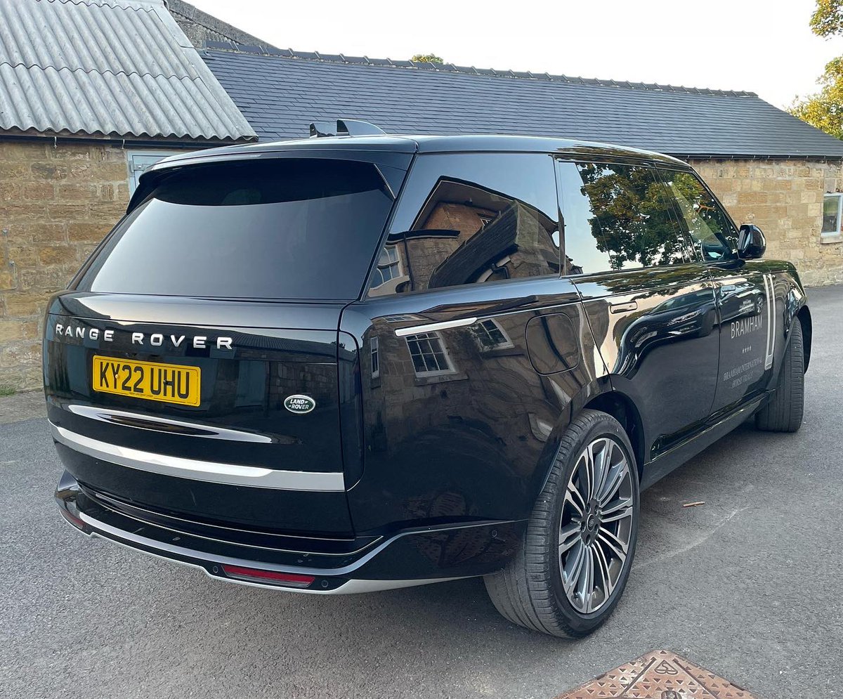 NACPritchard's tweet photo. Oh how I miss this absolutely beautiful new #RangeRover I had the use of during @bramhamhorse; it was just amazing in every way & had the biggest boot I’ve ever seen!! #longwheelbase #autobiography #sevenseats @landrover_uk https://t.co/YGAPujmbSN
