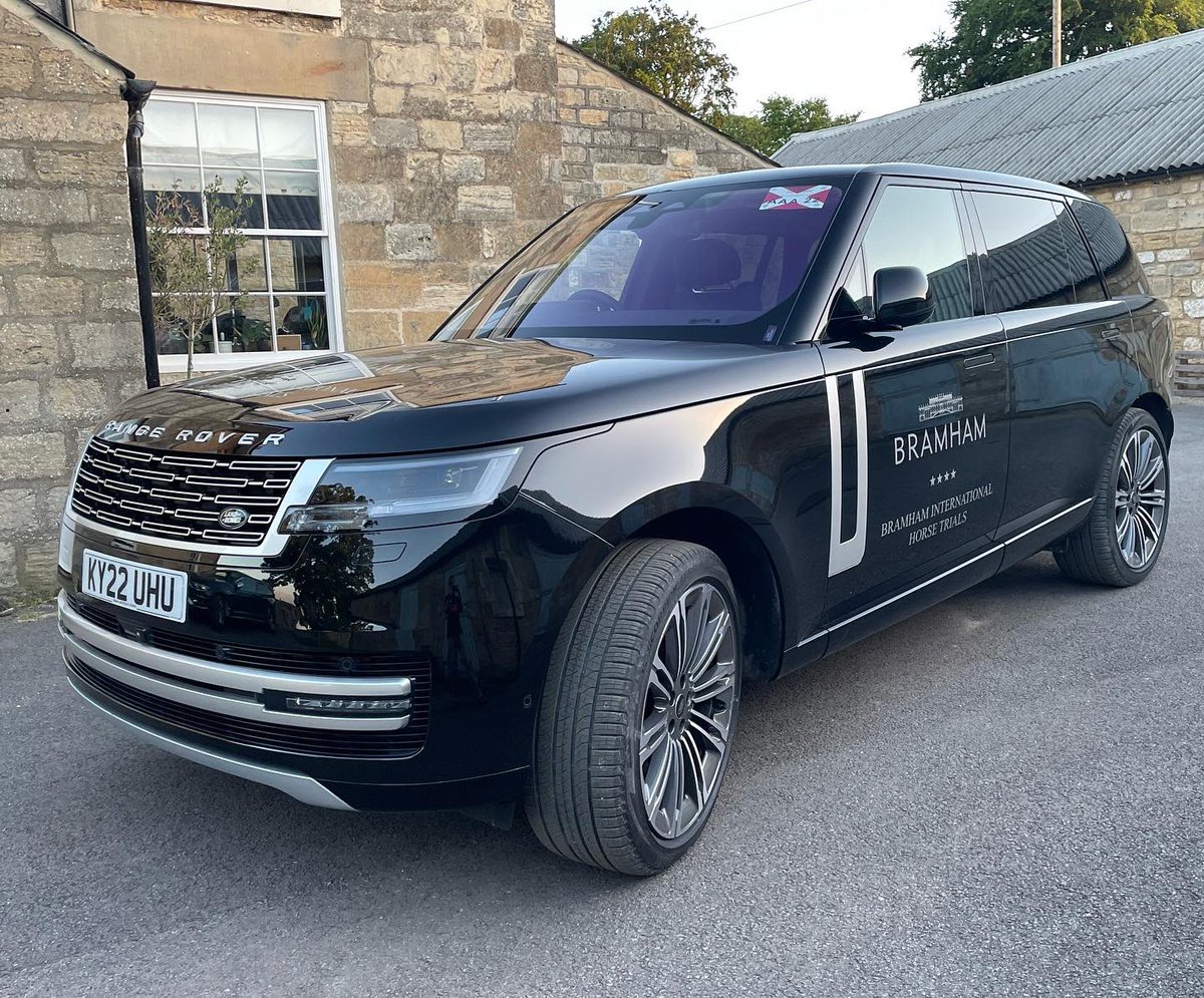 NACPritchard's tweet photo. Oh how I miss this absolutely beautiful new #RangeRover I had the use of during @bramhamhorse; it was just amazing in every way & had the biggest boot I’ve ever seen!! #longwheelbase #autobiography #sevenseats @landrover_uk https://t.co/YGAPujmbSN