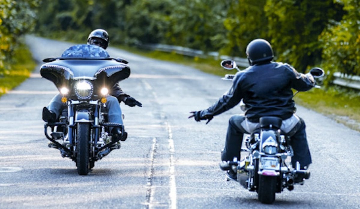 MotoSpaceTeam's tweet photo. Friends LWG means "Left hand up" in Polish. LHU in English. #LWG✌️🇵🇱👊

#MotoSpaceTeam #Motorcycle #Hobby #Passion #BikerLive 
📸: https://t.co/NjRD1EUpHE https://t.co/owE4yI6JK2