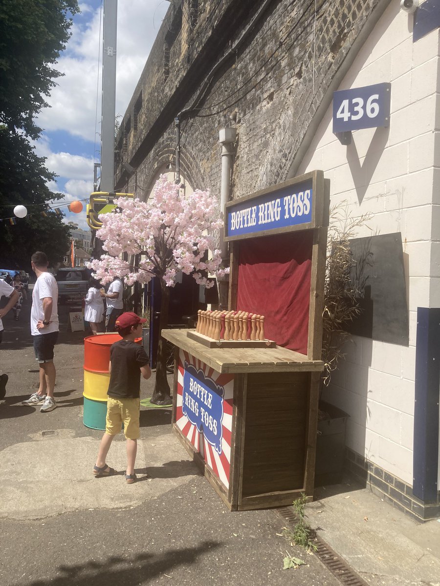 rectripp's tweet image. Here at the #archday off Cranmer Rd / Avenue Rd. Come down and enjoy our local businesses and the entertainment! #forestgate