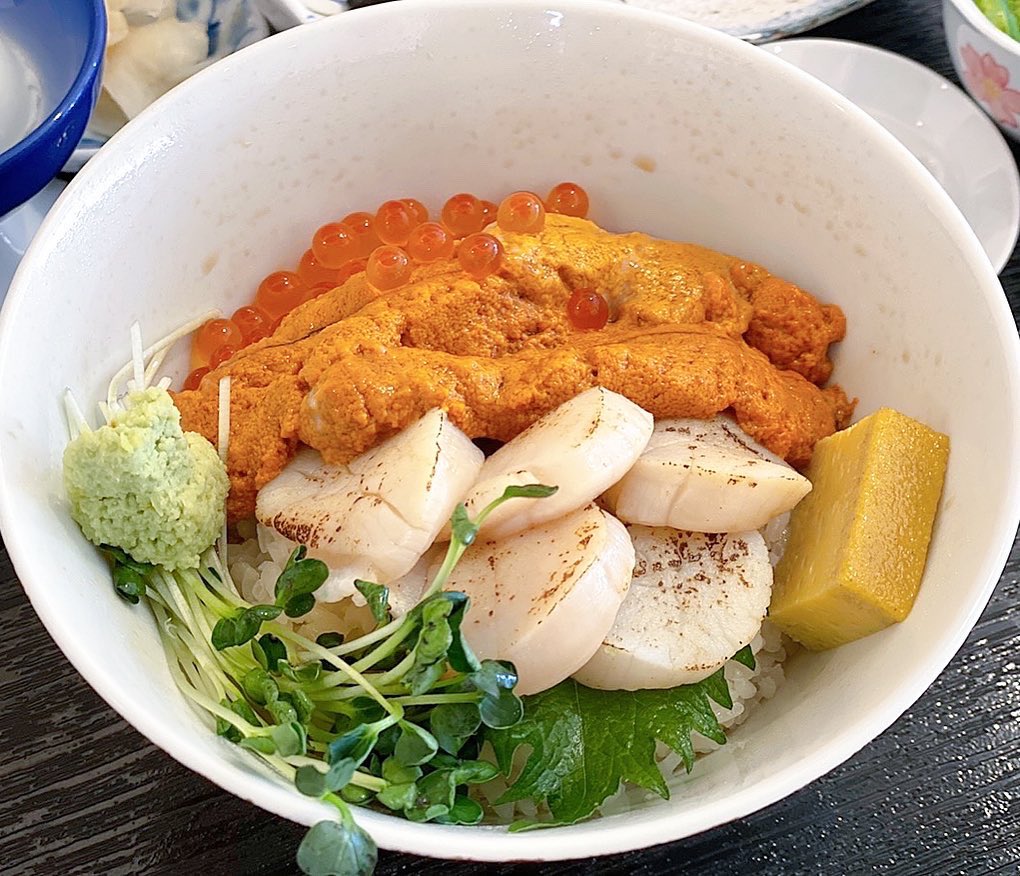 toyosu6official's tweet image. #도요스6가 의 #우니호타테이쿠라동 …. #성게 #가리비 #연어알 을 좋아하신다면 이 메뉴를 추천드립니다!! 녹진한 #우니 에 고소하게 구워진 #가리비 입안에서 탱글탱글한 #이쿠라…. 모두 바다의 풍미와 단맛이 넘칩니다🌊 고급 식재료를 마음껏 즐겨보세요~~🏝🐚