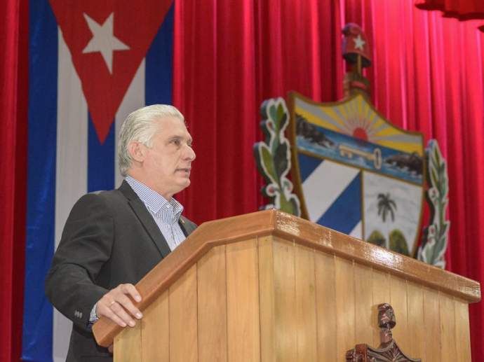 EVilluendasC's tweet photo. Lo alertó @DiazCanelB (16/05/22): "Desde la embajada estadounidense en La Habana y otras plataformas tóxicas, orientadas contra Cuba, se trata de reavivar lo ocurrido el 11 de julio del pasado año y se construyen versiones infames de los juicios". #ConCubaNoTeMetas #CubaPorLaPaz https://t.co/sqJOCvEqTN